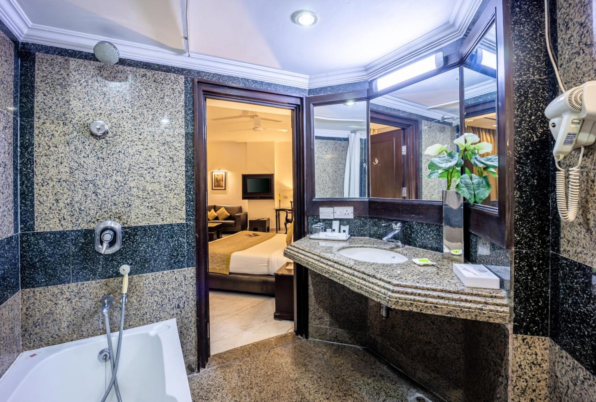 Hotel Shanti Palace Mahipalpur New Delhi Exterior foto
